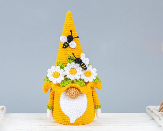Bee pot Gnome